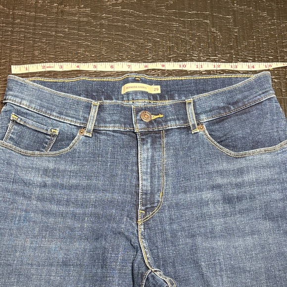 Women's Levi’s Bermuda Shorts - Picture 3 of 5